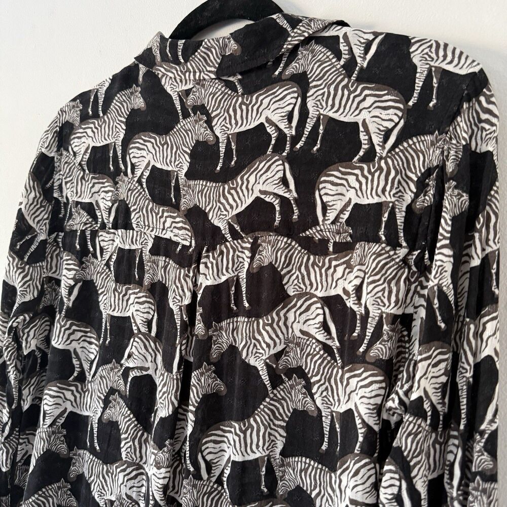 Jane + Delancey Zebra Print Rayon Button Front Blouse Jacquard Weave Sz Medium - Picture 9 of 12